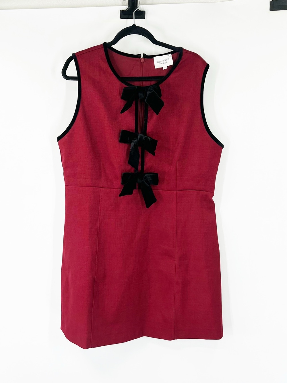 Hyacinth House Tuckernuck Sleeveless Bow-Front Sheath Dress - Picture 2 of 10